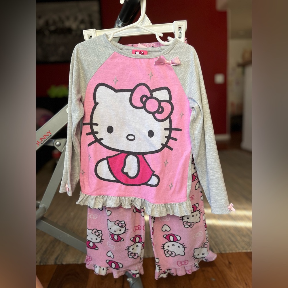 HELLO KITTY PAJAMA SET 🩷